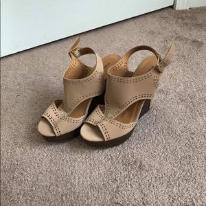 Tan/Beige Wedges